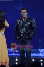 Salman Khan on the sets of Guinness World Records in R K Studios on 26th March 2011 (2).JPG